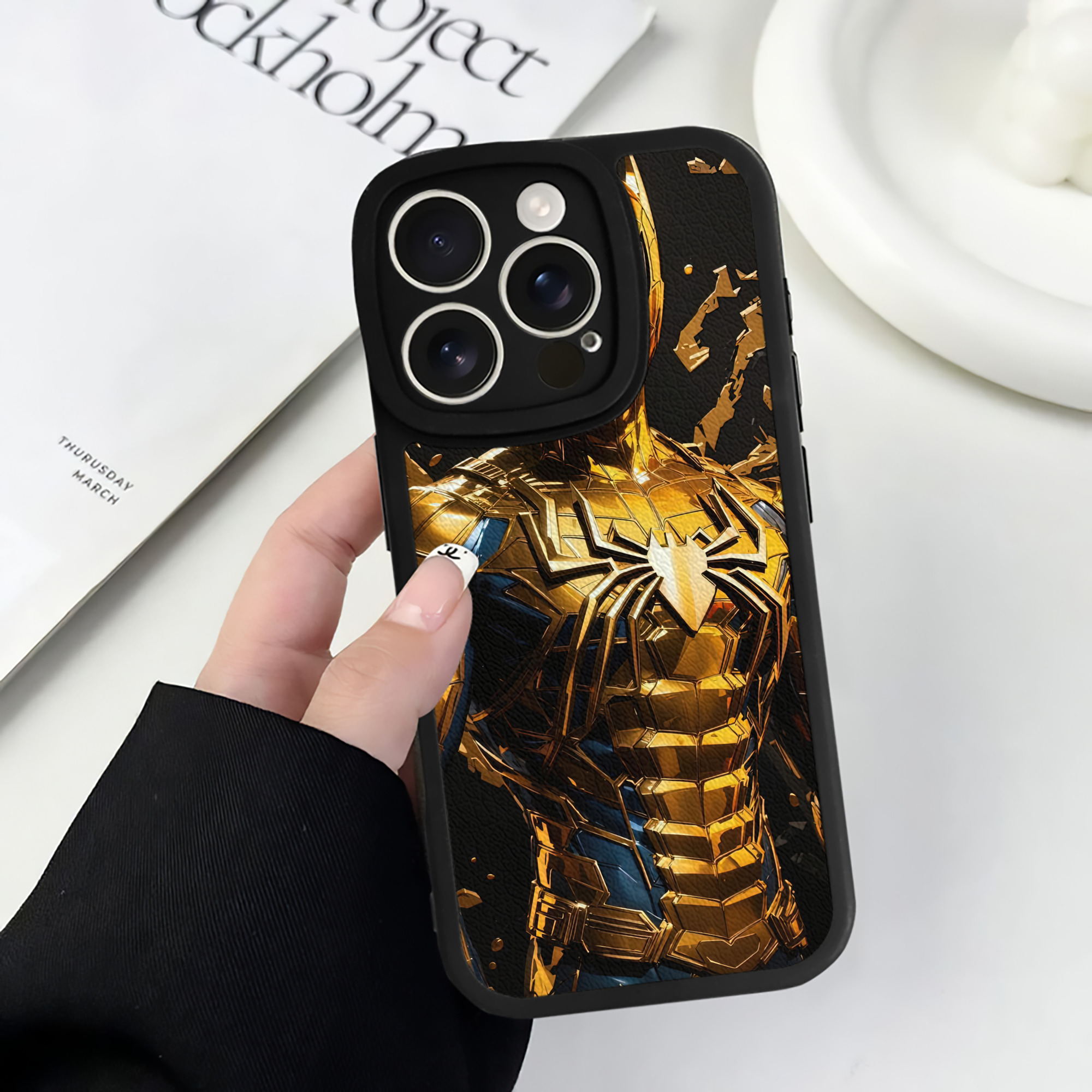 Spider Man スパイダーマン 【iPhone 16シリーズ対応】シリコンスマホケース（レザー調） 材質：シリコン